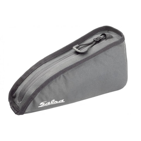bathoutdoors.co.uk love Salsa Cycles and their amazing range of bikepacking luggage, such as this EXP Direct Mount Top Tube Bag.  The EXP Series Top Tube Bag provides easy access to food and gear on quick rides or bikepacking adventures. It bolts directly to Salsa frames equipped with top tube mounts or attaches to nearly any bicycle with the included hook-and-loop strap.